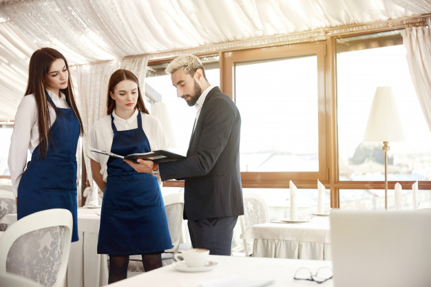 Como Construir Uma Equipe Forte Para o Seu Restaurante